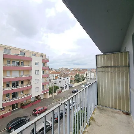 Sofia - Grand Convivial Apartment *